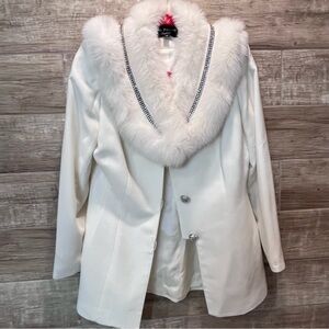 Vintage Elegant White Fur Trimmed Women's Coat Rhinestone Nashville